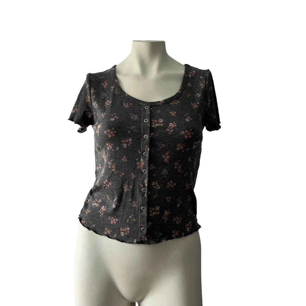 Hippie Rose Juniors Grey Floral Scoop Neckline Top Short Sleeves Lettuce-Edge